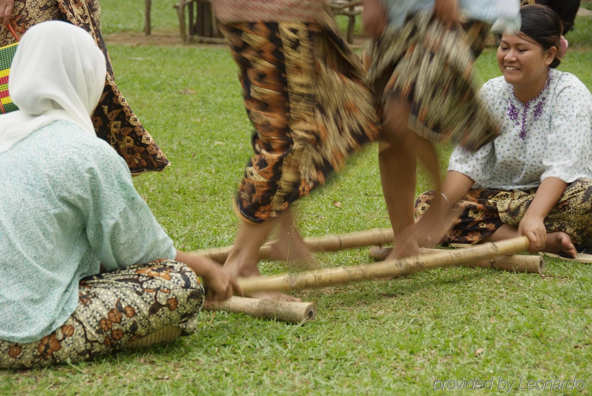 Tanjong Jara Resort, Terengganu - An Slh Hotel Dungun Exterior foto The traditional dance of Tausug